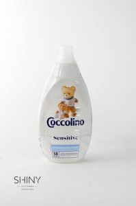 Mehčalec Coccolino Sensitive z nežno protialergeno formulo, odličen za pranje oblačil za dojenčke. Popolna izbira, ugodna cena na shiny-outlet.si