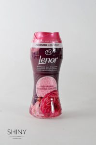 Lenor dišeče kroglice Ruby Jasmine, dodatek pri pranju, po uhodni ceni. Več na shiny-outlet.si