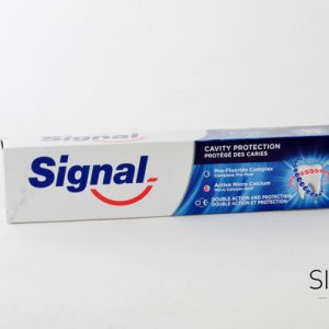 Signal zobna pasta Protect, ščiti sklenino in zobe pred nastankom kariesa s pro-fluoridom in kalcijem. Mikrodelci, mikro cene na shiny-outlet.si