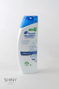 Head & Shoulders šampon Classic Clean za popolno nego las in lasišča, brez prhljaja. Priznani produkti iz strani neodvisnih dermatologov, po izjemno ugodni ceni na shiny-outlet.si