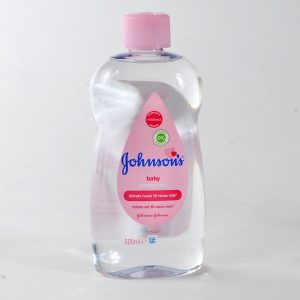 Johnson's Baby olje za popolno hidracijo in negovanje tanjše ter občutljivejše kože dojenčka. Klinično potrjeno. Na voljo po dostopnejši ceni na shiny-outlet.si