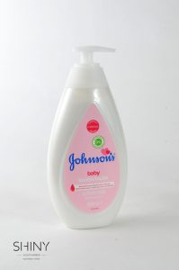 Johnson's Baby losion za gladko, mehko in vendo navlaženo dojenčkovo kožo. Popolna nega, odličen nakup na shiny-outlet.si