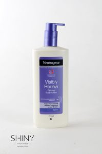 Neutrogena losion za telo Visibly Renew, z dodanim kolagenom, vidno obnovi in neguje kožo. Odlični produkti po odlični ceni, sedaj na shiny-outlet.si