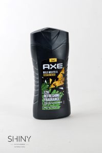Axe tekoče milo in šampon z vonjem cedrovine in divjega mojita. 12 urna svežina iz 100 % naravnih izvlečkov. Ugoden nakup na shiny-outlet.si