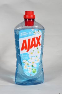 Ajax naravno čistilo Jasmin, s 24 urno obstojno svežino očiščenih prostorov. Univerzalno čiščenje, neverjetno dostopne cene na shiny-outlet.si