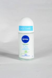 Nivea deodorant Fresh Pure, aktivna formula za popolno 48 urno zaščito pred potenjem, brez ACH. Dolgotrajna svežina in obstojnost na shiny-outlet.si
