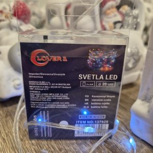 Led lučke kot dodatek in pridih prazničnemu vzdušju, v modri barvi. Z nežnim svetilom v manjši dimenziji za osvetlitev dekorja. Bleščeče praznike s shiny-outlet.si